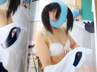 .: Jepang punya trend pake Sempak di muka dan Gigi Taring