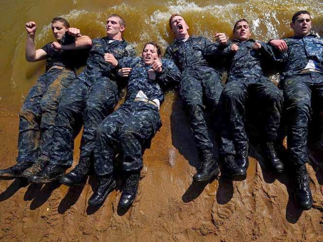 Foto-Foto Kadet Akademi Angkatan Laut Amerika Serikat