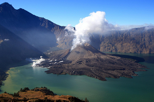 INI DIA 25 GUNUNG BERAPI DI INDONESIA