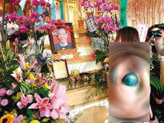 10 RITUAL PEMAKAMAN UNIK DI DUNIA