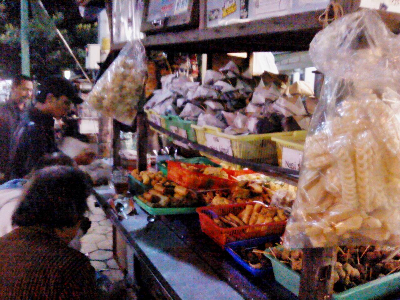 Angkringan yang buat perut dan mata kenyang &#91;jogja monggo masuk&#93;
