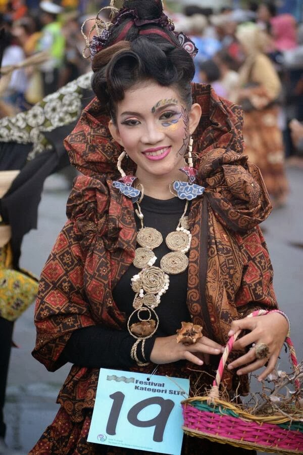 Cantik nya Batik Negeriku (Karnaval Batik Pekalongan 2013)