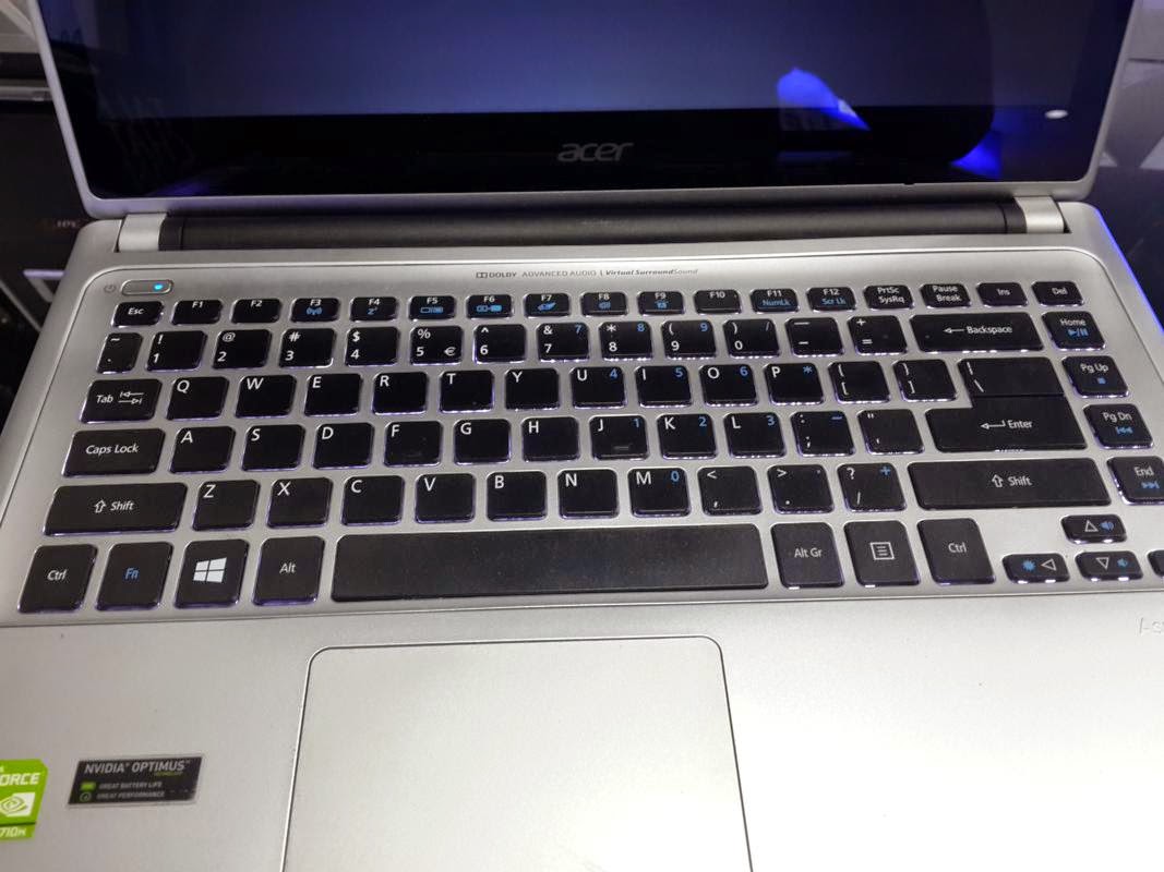 WTS Acer Aspire V5-471PG CORE i5-3337 500GB/4GB/VGA GT710 2GB/Touchscreen+ keyb.nyala