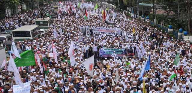  Maaf Ralat, Tak Ada Perintah Tembak di Tempat saat Demo Jumat