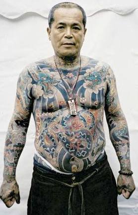 sedikit sejarah tatto dan potong jari yakuza, sekarang tdk nge-trend lagi.