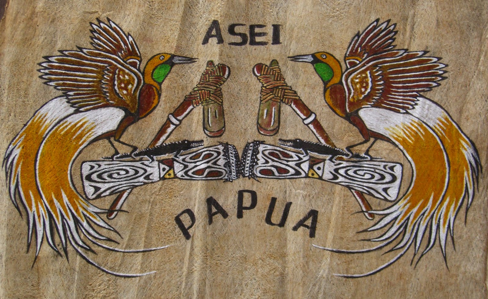 Mengagumi Keindahan Lukisan Kayu di Pulau Asei, Papua