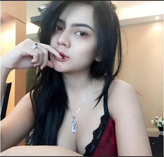 Artis Hot Indonesia yang Bikin Panas Dingin Laki Laki