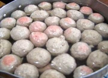 CARA MENGETAHUI KANDUNGAN BORAX DALAM BAKSO DENGAN TUSUK GIGI DAN KUNYIT