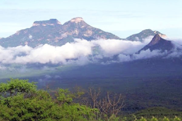 10 GUNUNG PALING POPULER DI SULAWESI TENGAH