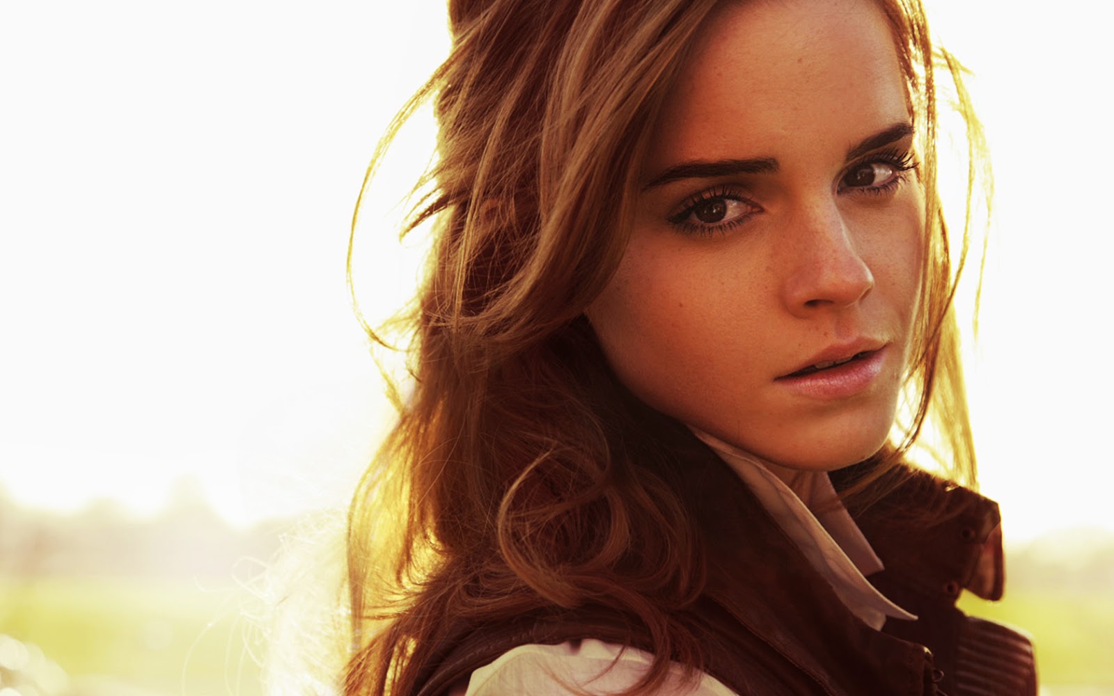 ~~~ Emma Watson Lounge Pictures &amp; Video ~~~ 