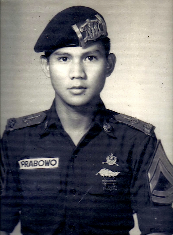 PRABOWO GANTENG YA GAN WAKTU MASIH MUDANYA ...PRO PRABOWO MASUK..