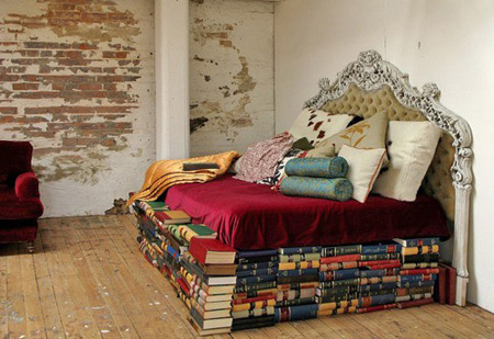 10 Ide Desain Furniture Kreatif Dari Tumpukan Buku