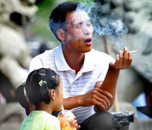 HINDARI Merokok di Dekat Anak/Balita