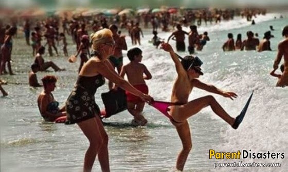 10 Foto Kejadian Paling Konyol di Pantai