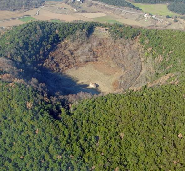 10 Kawah yang tidak biasa