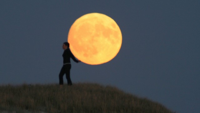 Karya Foto Bulan Yang Unik Dan Keren