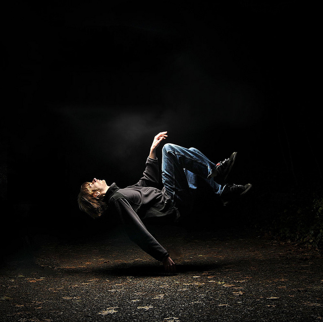 &#91;AMAZING&#93;Levitation Photography,Seni Fotografi Yang Membuat Orang Seperti Melayang