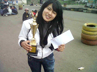 indri barbie pembalap drag wanita asal bandung