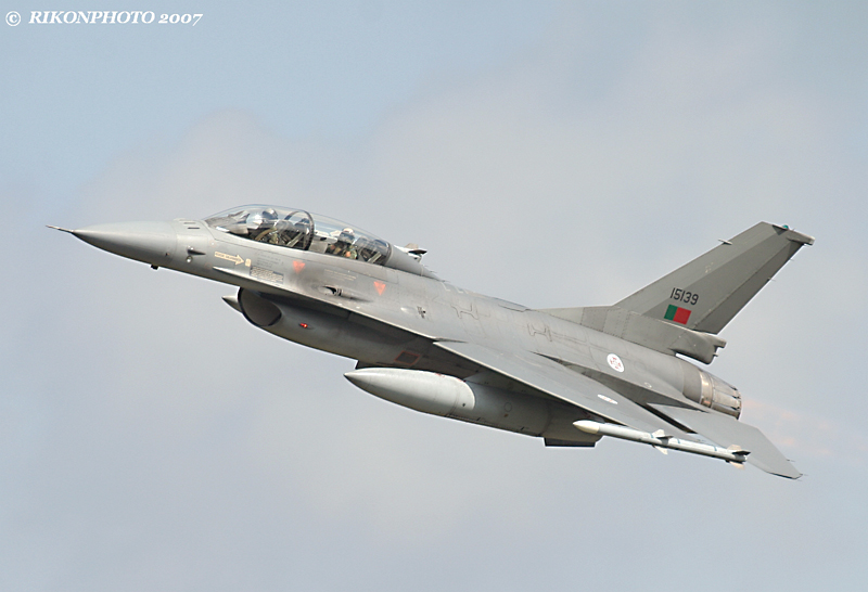 Rumania Air Force Membeli 12 F-16 Falcon Jet Fighter Dari Portugal