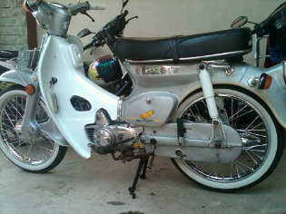 List putih ( white wall ) untuk Ban Motor