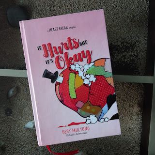 BANGKIT DARI KETERPURUKAN LEWAT BUKU "IT HURTS BUT IT&rsquo;S OKAY"