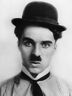 wajah charlie chaplin jika tanpa kumis