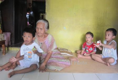 Ketika Orang Tua Jadi Pembantu di Rumah Kita Sendiri
