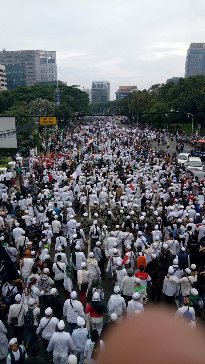 Inilah Foto-foto Ratusan Ribu Umat Islam Hadiri "Aksi Bela Islam"
