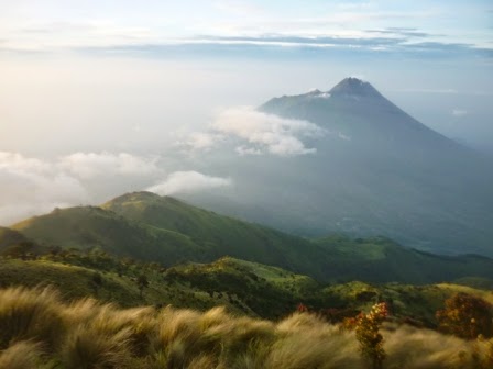 Ambisi Menakhlukkan Merbabu