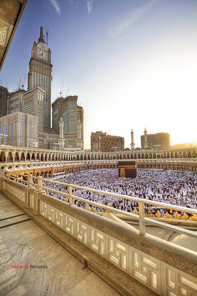 Mengapa Pesawat Tidak ada yang Melintas di Atas Kabah ? Ini Alasannya