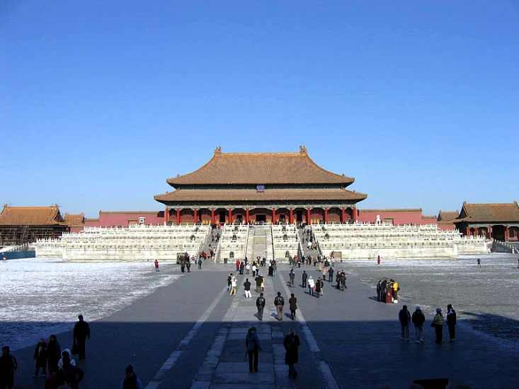 ini dia 7 Istana Terbesar di Dunia