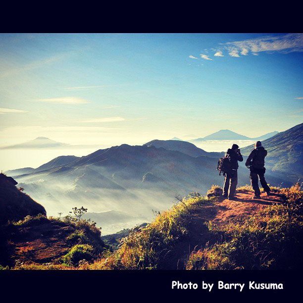 &#91;Travelista&#93; Menikmati Gunung Sindoro dari Bukit Sikunir