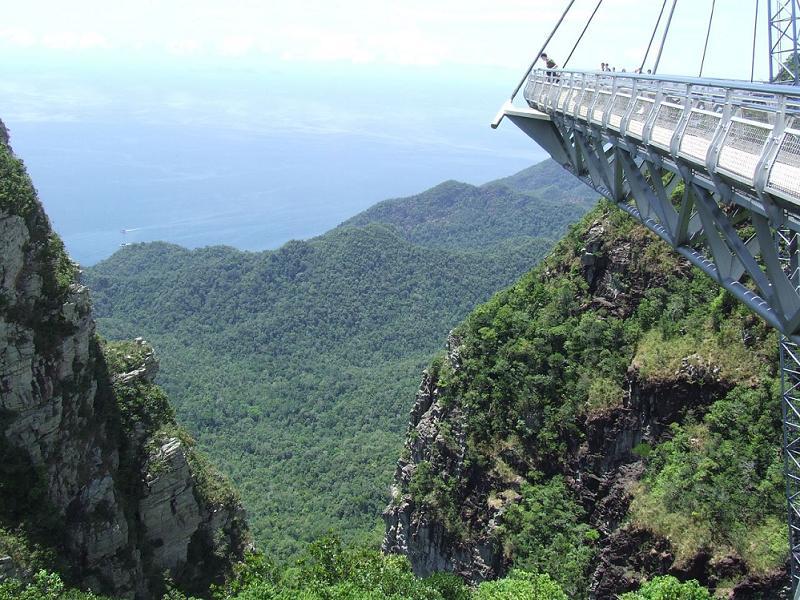 10 Jembatan Penyeberangan Orang Terkeren di Dunia