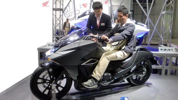 Honda NM4 Vultus, Desain mewah dan Gagah