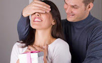Tips Cara Memilih Kado Untuk Pacar 