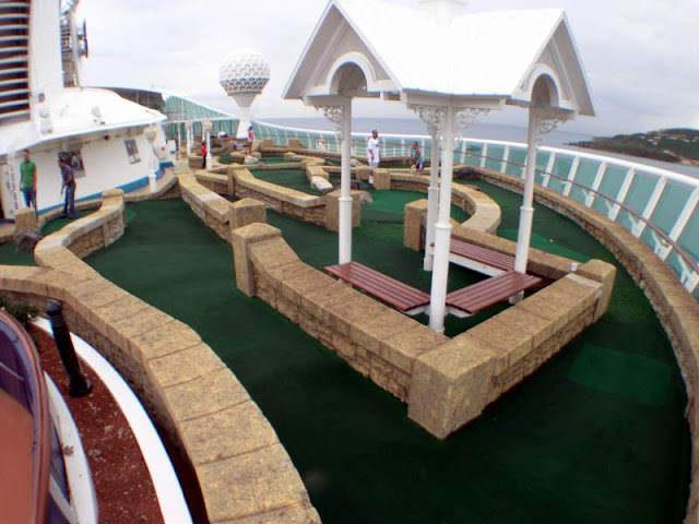 MEGAHNYA KAPAL PESIAR Royal Caribbean