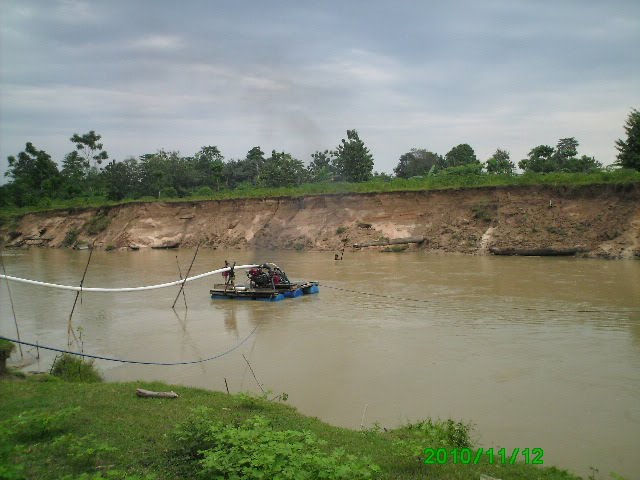 para-penjual-dan-pembeli-di-jogja-ayo-berkumpul-di-sini