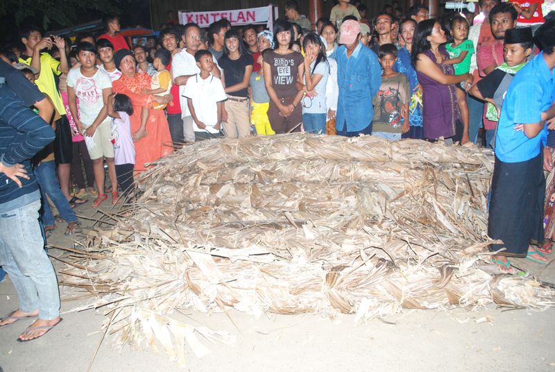 Kebudayaan &quot;Perang Obor&quot; Kebudayaan Dari Jepara, Jawa Tengah, IND