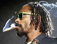 Snoop Lion/Snoop Dog Selebriti Hip-Hop Itu,Menikmati Ganja Bersama Anaknya !!!