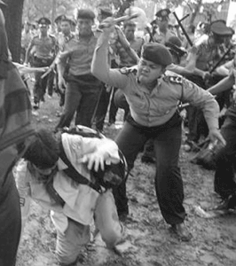 &#91; Lagi &#93; Arogansi Iringan Pengawalan Polisi di jl alternatif cibubur