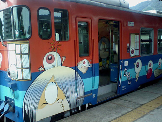 Kereta Api Bergambar Anime di Jepang 