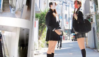 .: Jepang punya trend pake Sempak di muka dan Gigi Taring