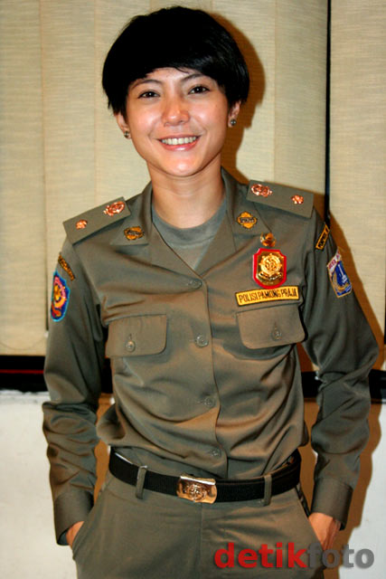 &#91;Jokowi Nyeleneh&#93; Apa2an ini kepala satpol PP kok di ganti jadi Perempuan