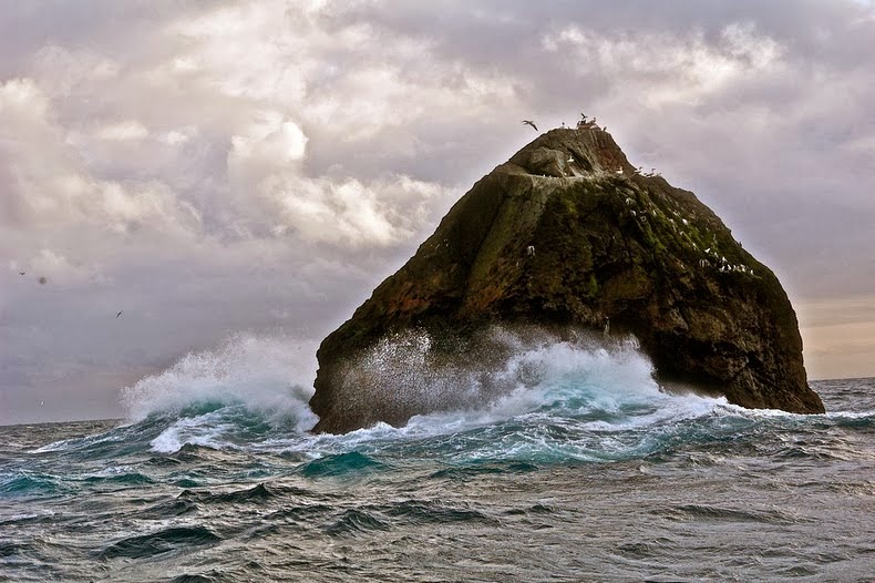 RockAll : 4 Negara Setengah Abad Berselisih Demi Sebuah Batu Ini