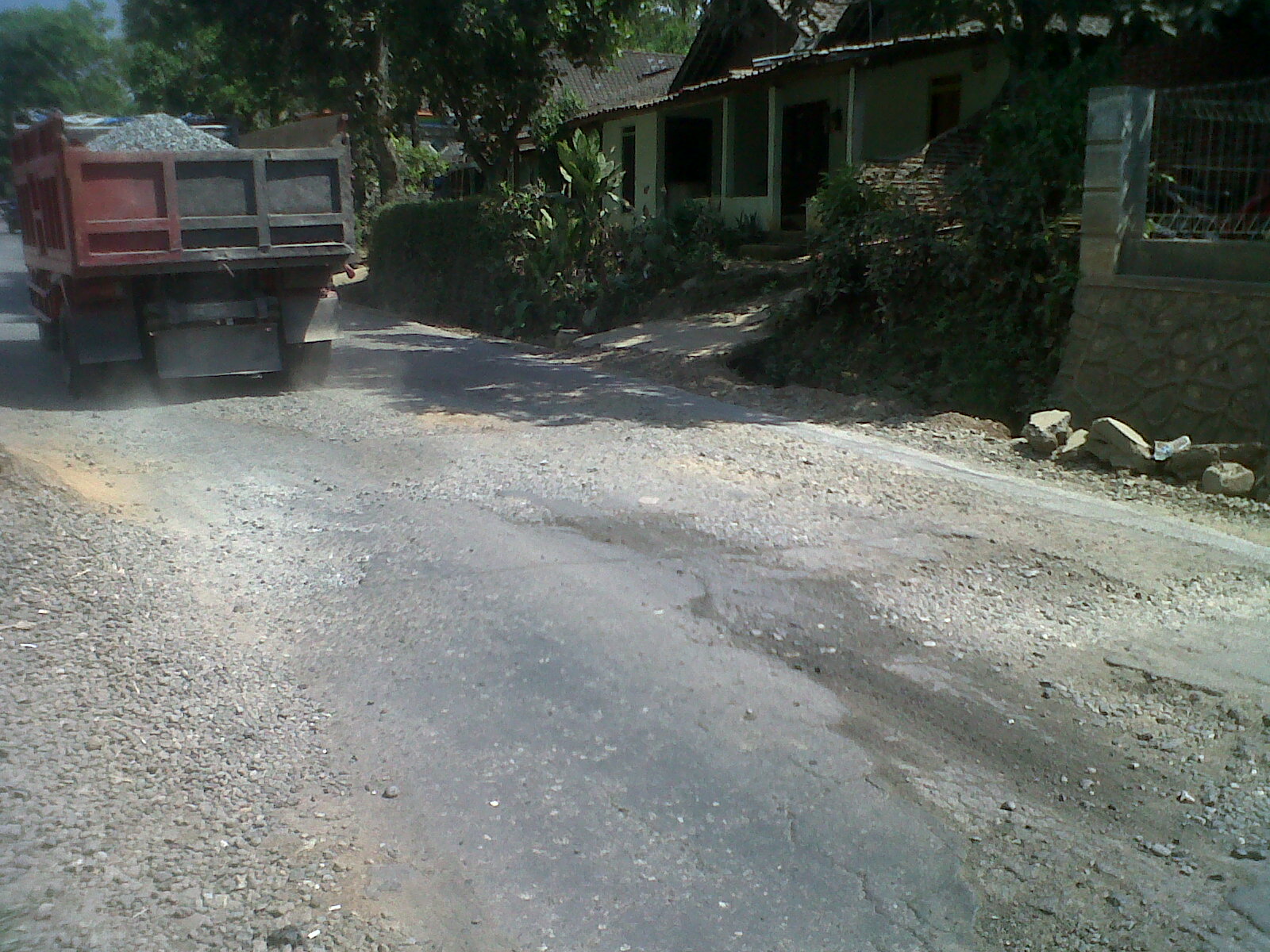 jalan rusak tidak ada yang prihatin