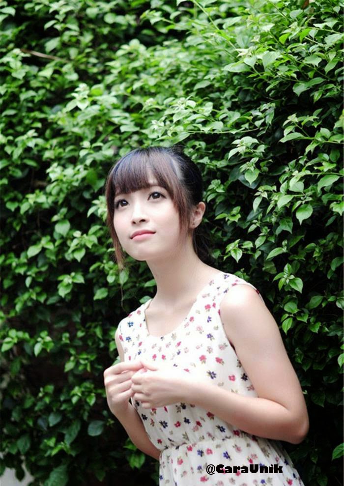 Cara Unik Narsis Depan Kamera DSLR