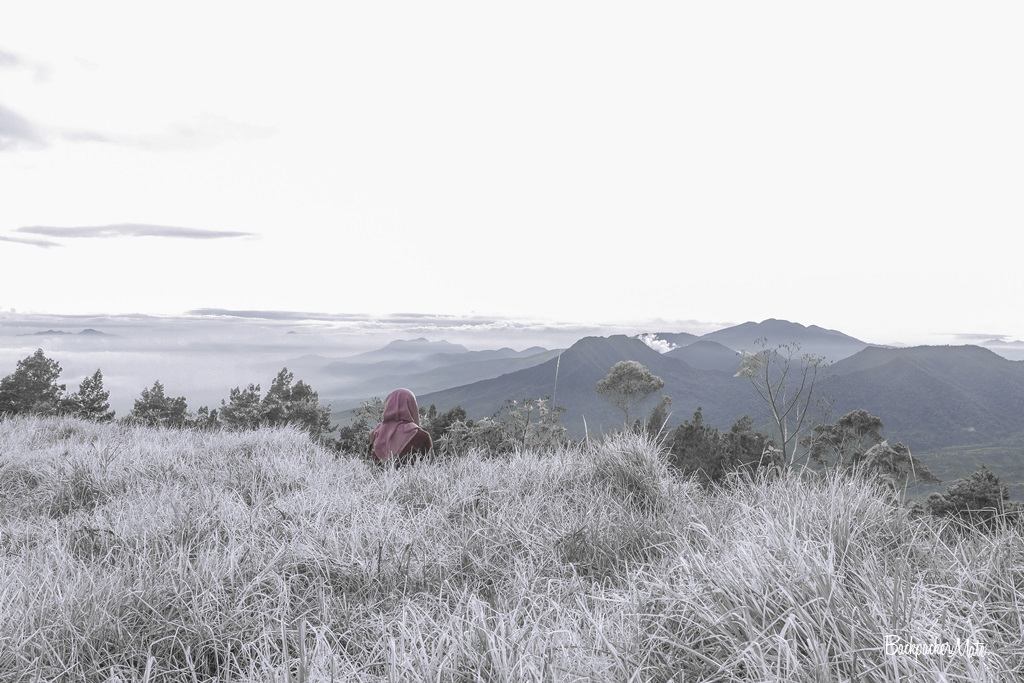 &#91;Catper&#93; Menapaki Gunung Artapela Bandung Berdua Bersama Istri