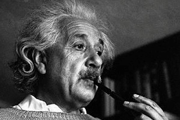 10 FAKTA TENTANG ALBERT EINSTEIN YANG JARANG DIKETAHUI PUBLIK