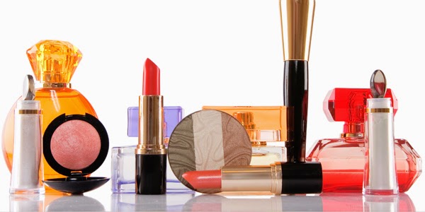 Hati-hati Muka Bruntusan! Ini Cara Bedakan Make Up Asli dan Palsu