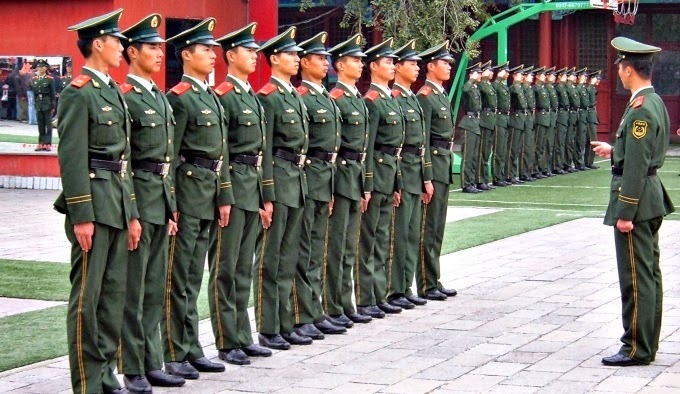 Cara Unik Tentara Cina Agar Selalu Bediri Tegak 